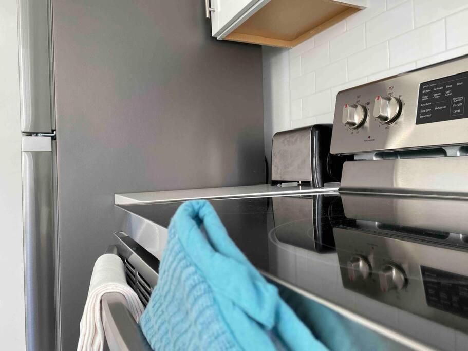 Chic Steps From Armature Works & Downtown Riverwalk Apartment *