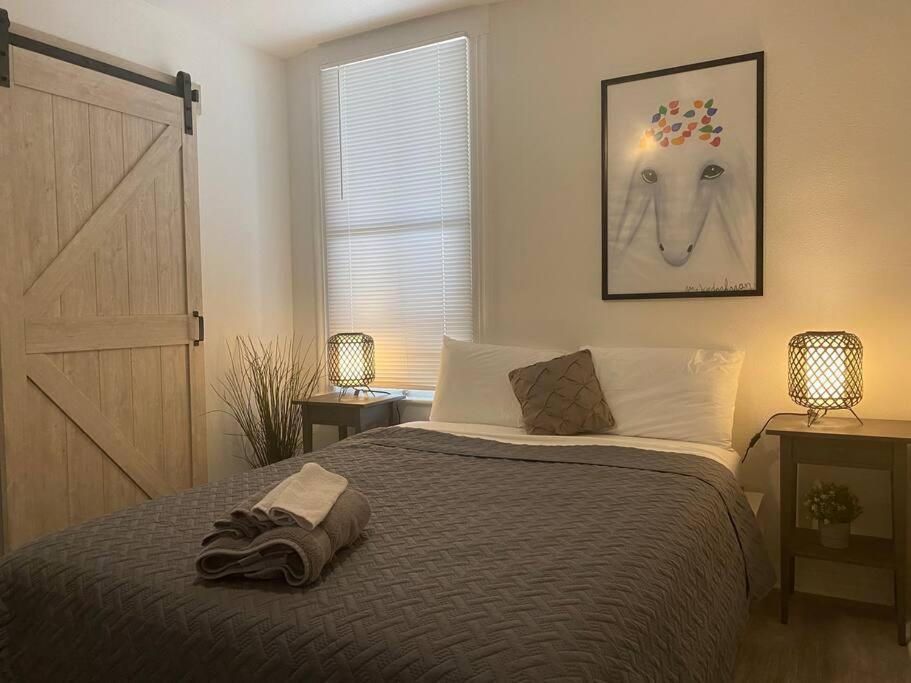 Chic Steps From Armature Works & Downtown Riverwalk Apartment
