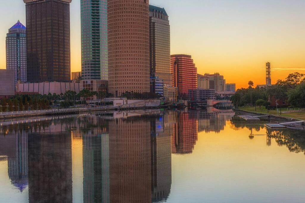 Chic Steps From Armature Works & Downtown Riverwalk Apartment Tampa