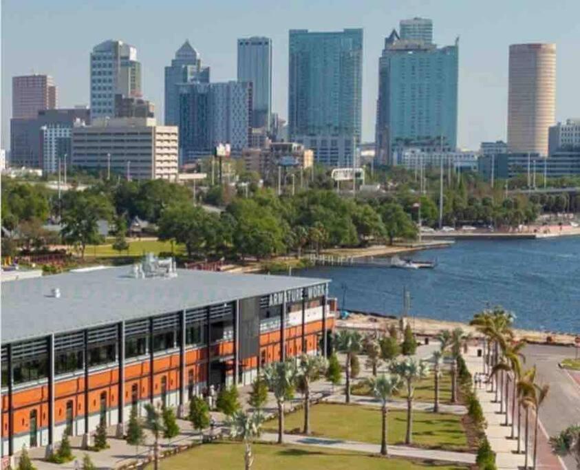 Apartment Chic Steps From Armature Works & Downtown Riverwalk Tampa