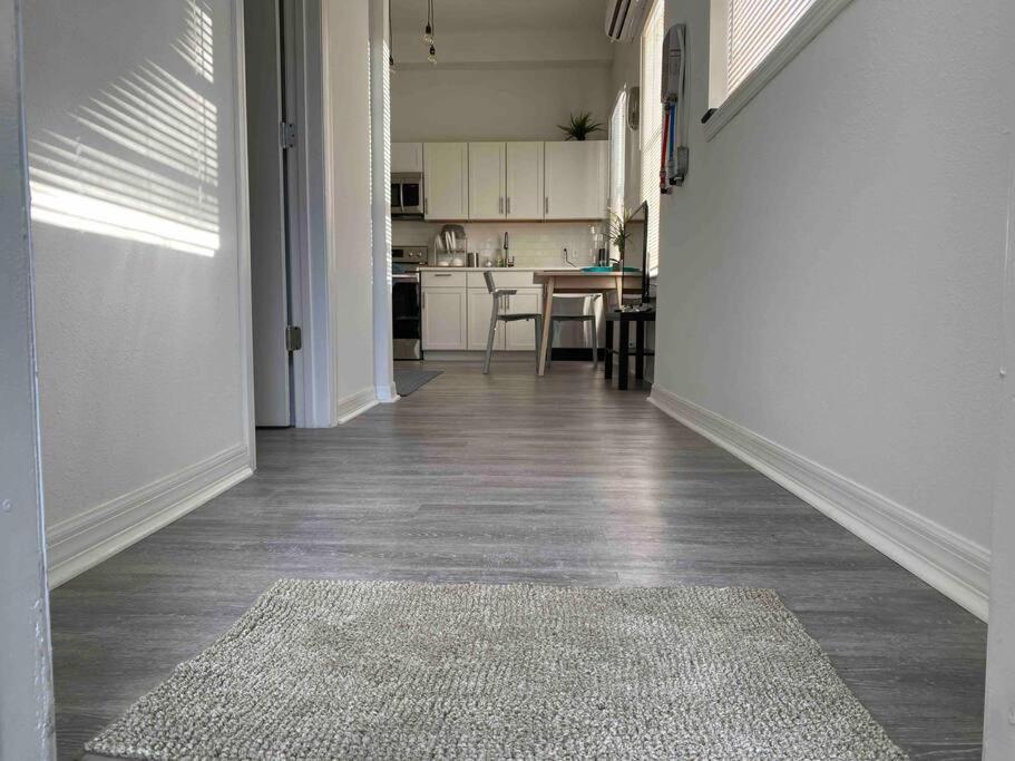 Chic Steps From Armature Works & Downtown Riverwalk Apartment Tampa