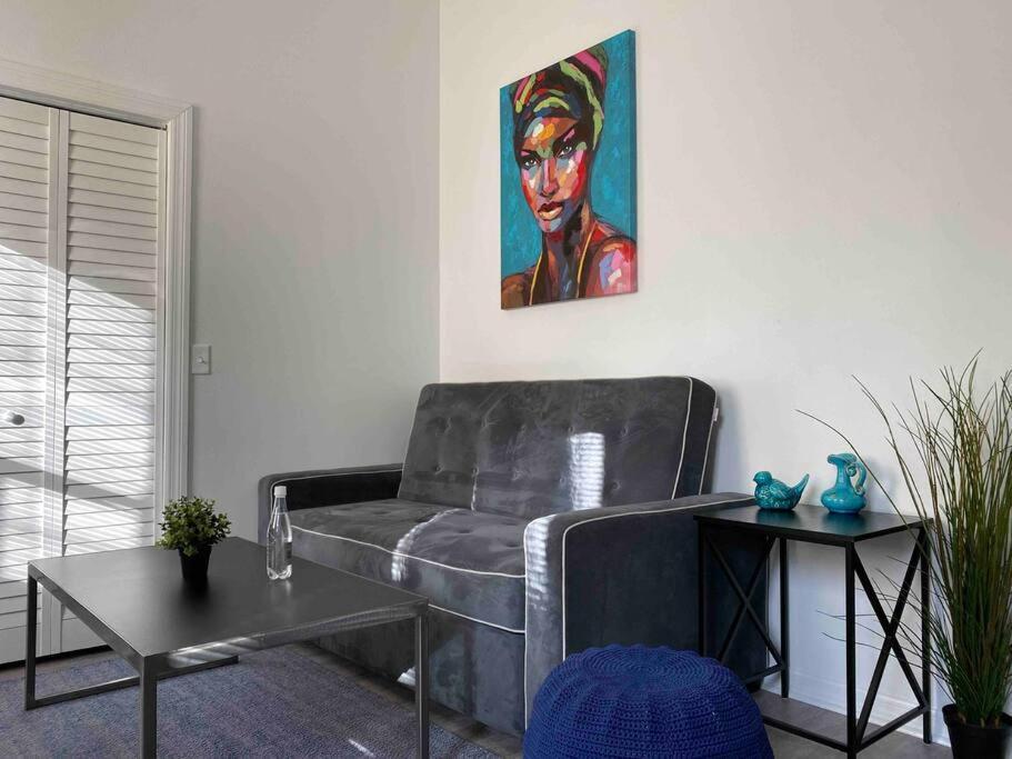 Apartment Chic Steps From Armature Works & Downtown Riverwalk *