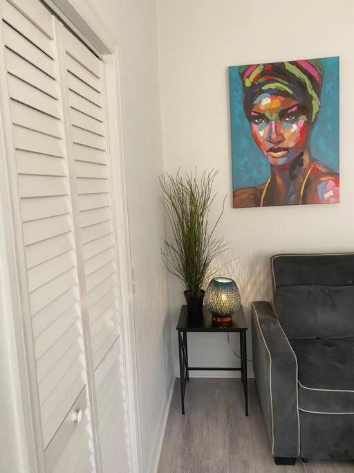 Chic Steps From Armature Works & Downtown Riverwalk Apartment *