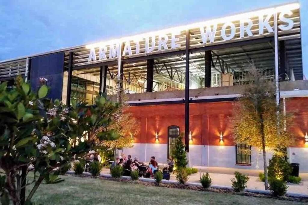 Apartment Chic Steps From Armature Works & Downtown Riverwalk Tampa