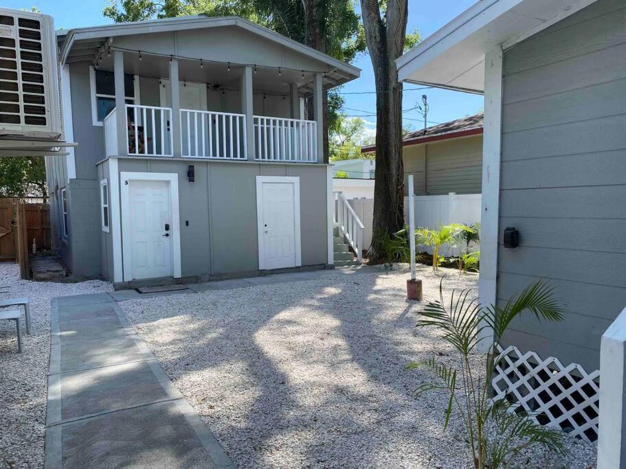 Apartment Chic Steps From Armature Works & Downtown Riverwalk *