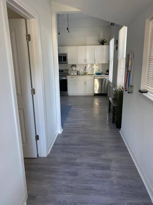 Apartment Chic Steps From Armature Works & Downtown Riverwalk